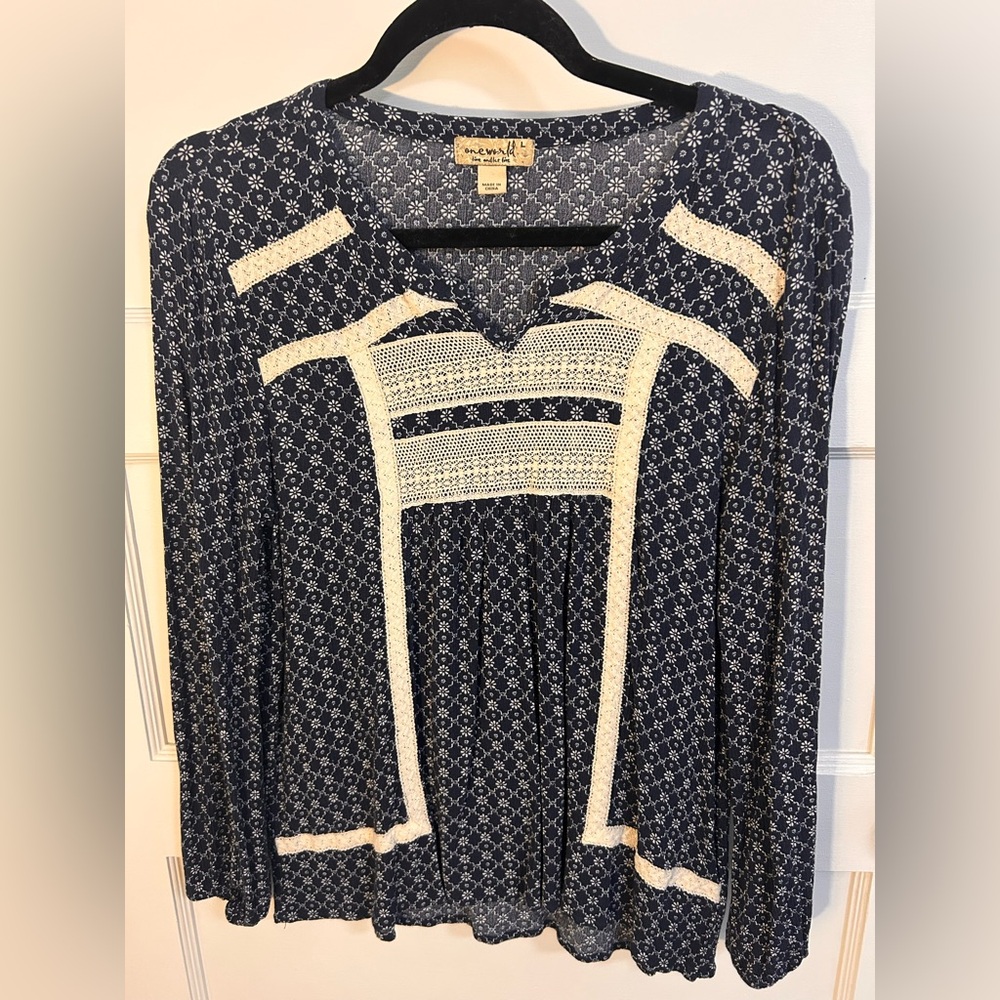 One World Women's Navy and Cream Patterned Top Large